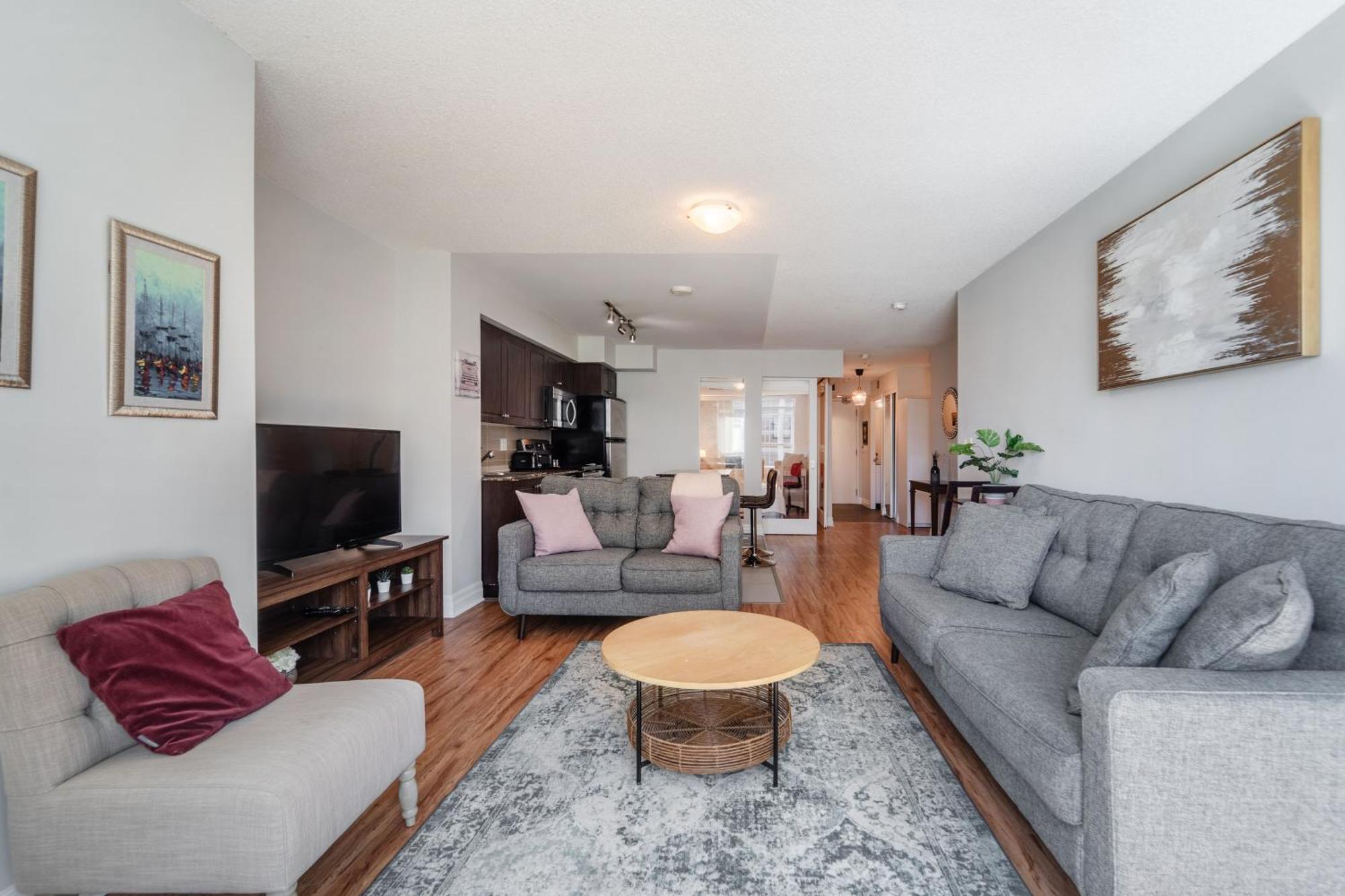 Spacious 2 Bedroom Plus Den, 2 Bath, Sleeps 5 With Balcony And Lakeview Downtown Toronto Condo Екстериор снимка