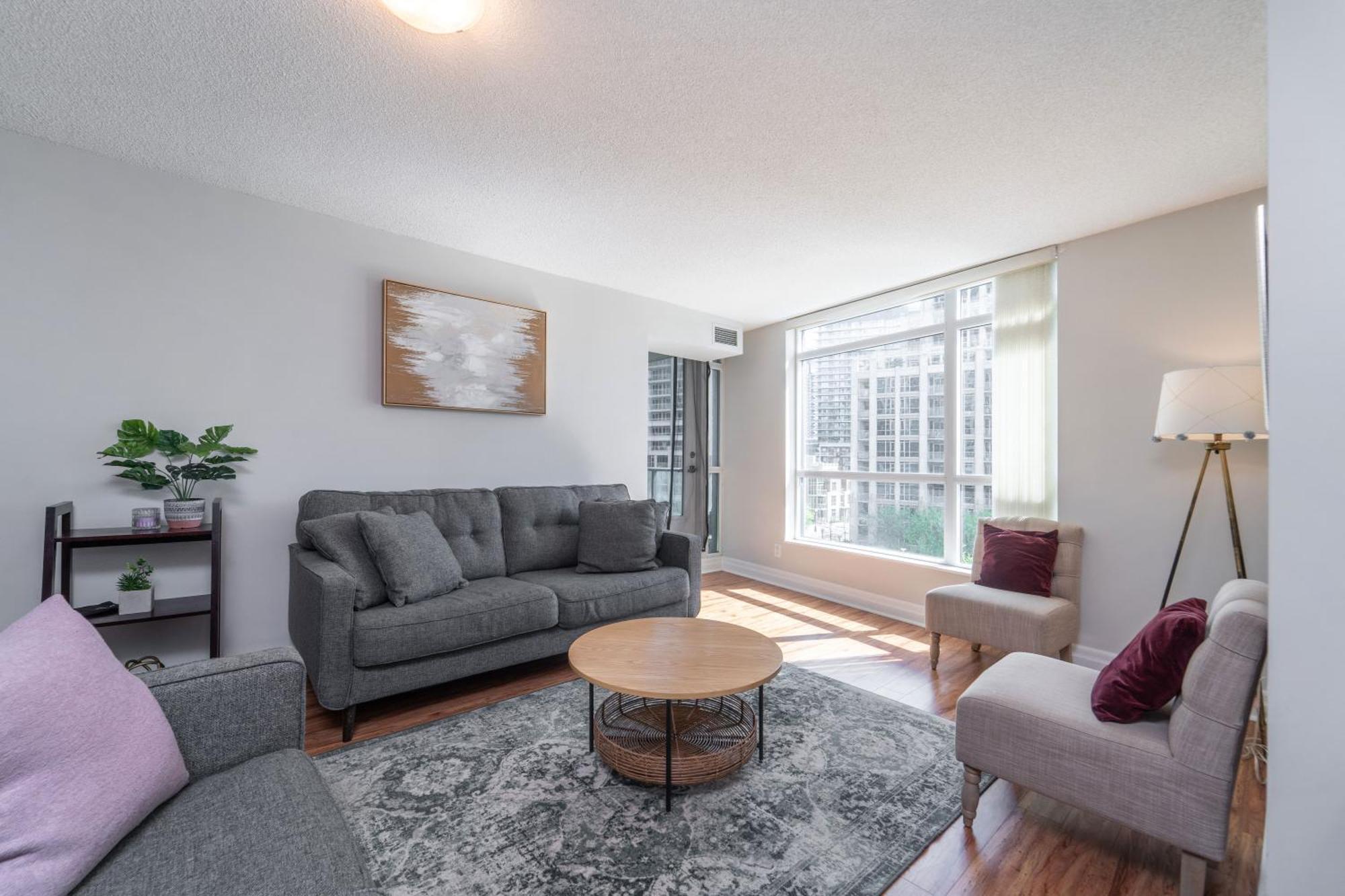 Spacious 2 Bedroom Plus Den, 2 Bath, Sleeps 5 With Balcony And Lakeview Downtown Toronto Condo Екстериор снимка